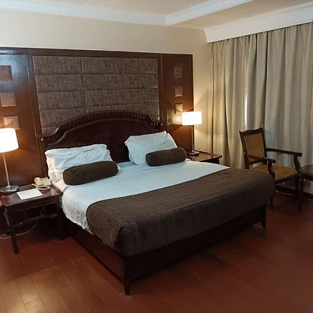 Owu Crown Hotel Ιμπαντάν Εξωτερικό φωτογραφία