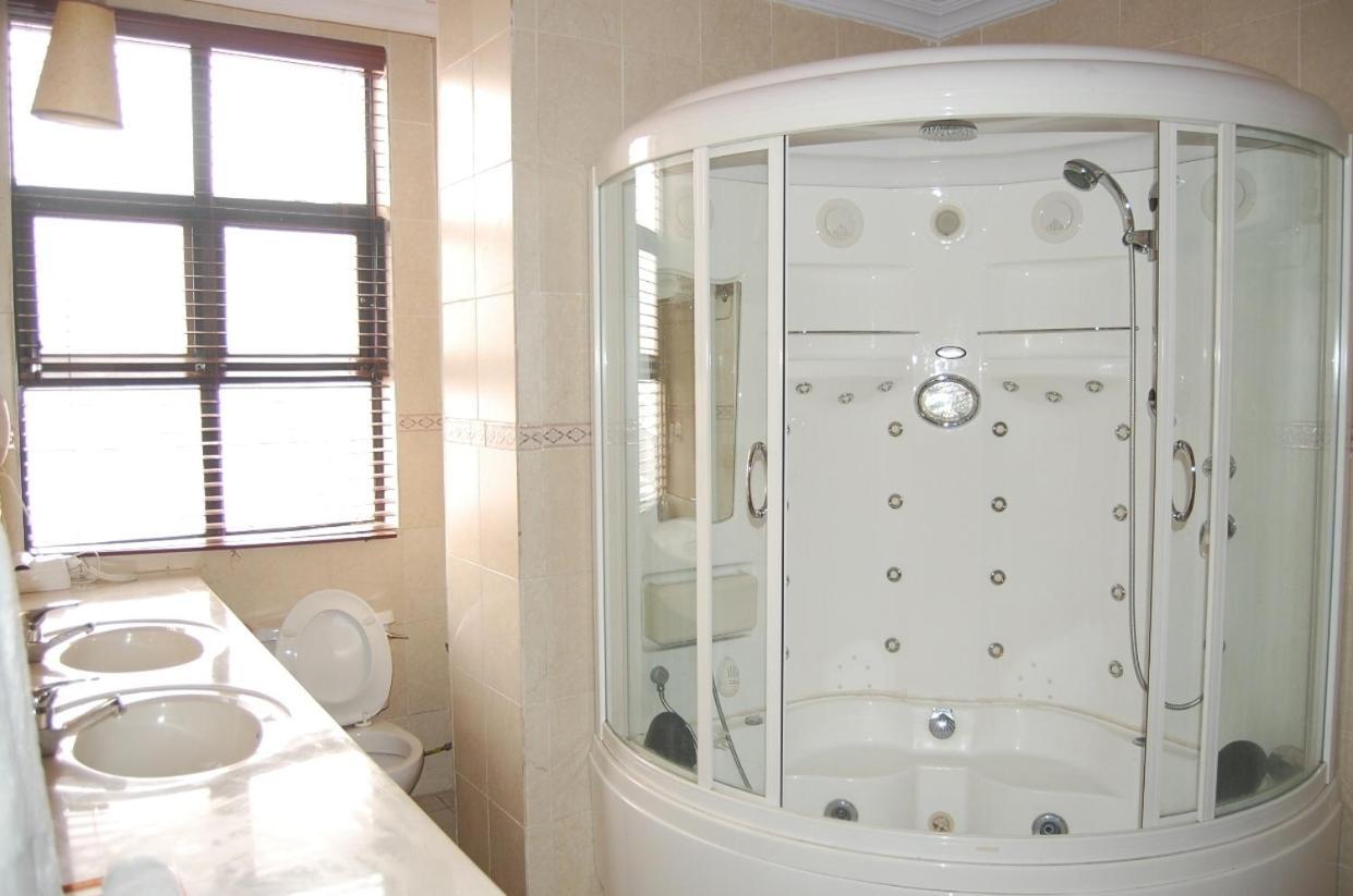 Owu Crown Hotel Ιμπαντάν Δωμάτιο φωτογραφία