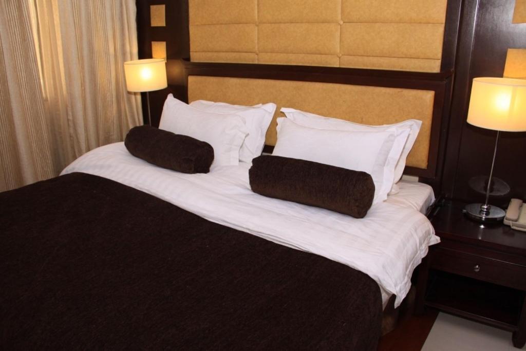 Owu Crown Hotel Ιμπαντάν Δωμάτιο φωτογραφία