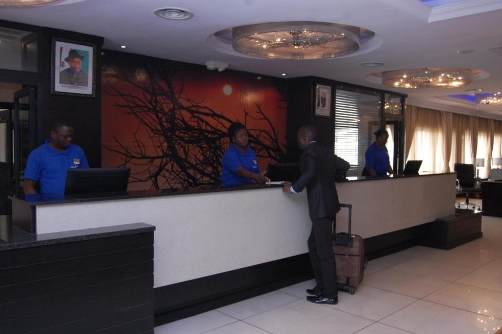 Owu Crown Hotel Ιμπαντάν Εξωτερικό φωτογραφία