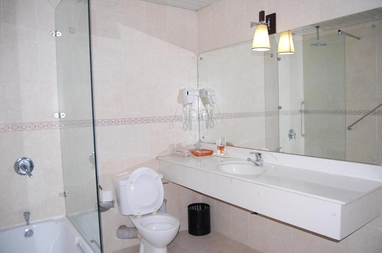 Owu Crown Hotel Ιμπαντάν Δωμάτιο φωτογραφία
