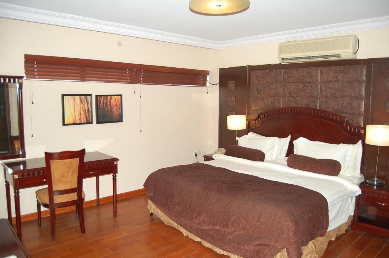 Owu Crown Hotel Ιμπαντάν Δωμάτιο φωτογραφία