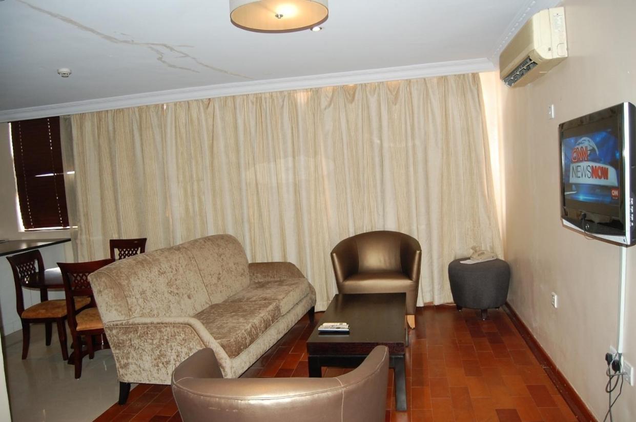 Owu Crown Hotel Ιμπαντάν Δωμάτιο φωτογραφία