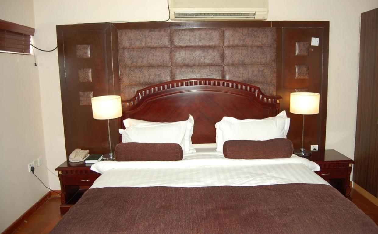 Owu Crown Hotel Ιμπαντάν Εξωτερικό φωτογραφία